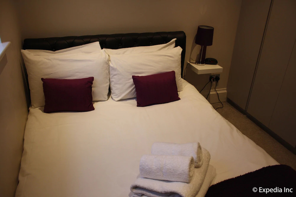 Flying Butler - Barons Court Apartments