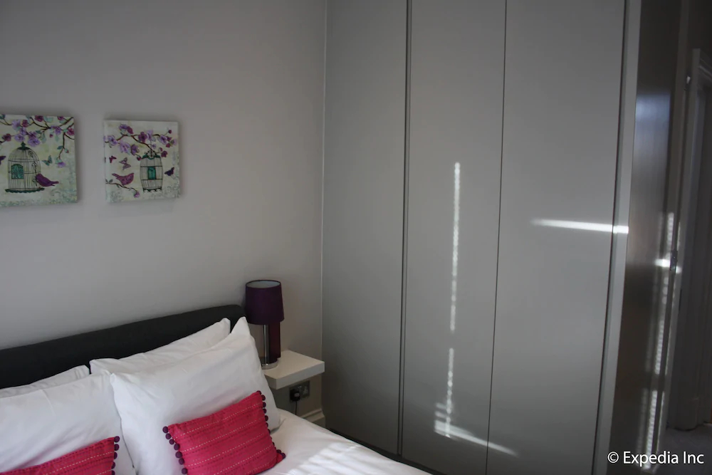 Flying Butler - Barons Court Apartments