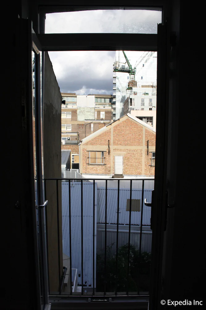 Flying Butler - Barons Court Apartments