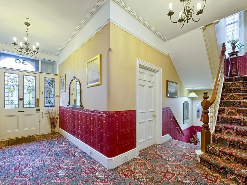 Glenthurston Apartments