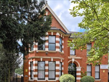 Glenthurston Apartments
