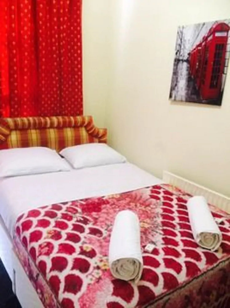 Golden Star Hotel London