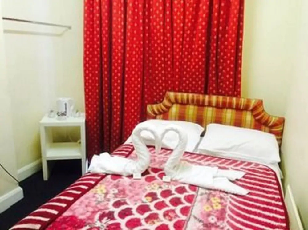 Golden Star Hotel London