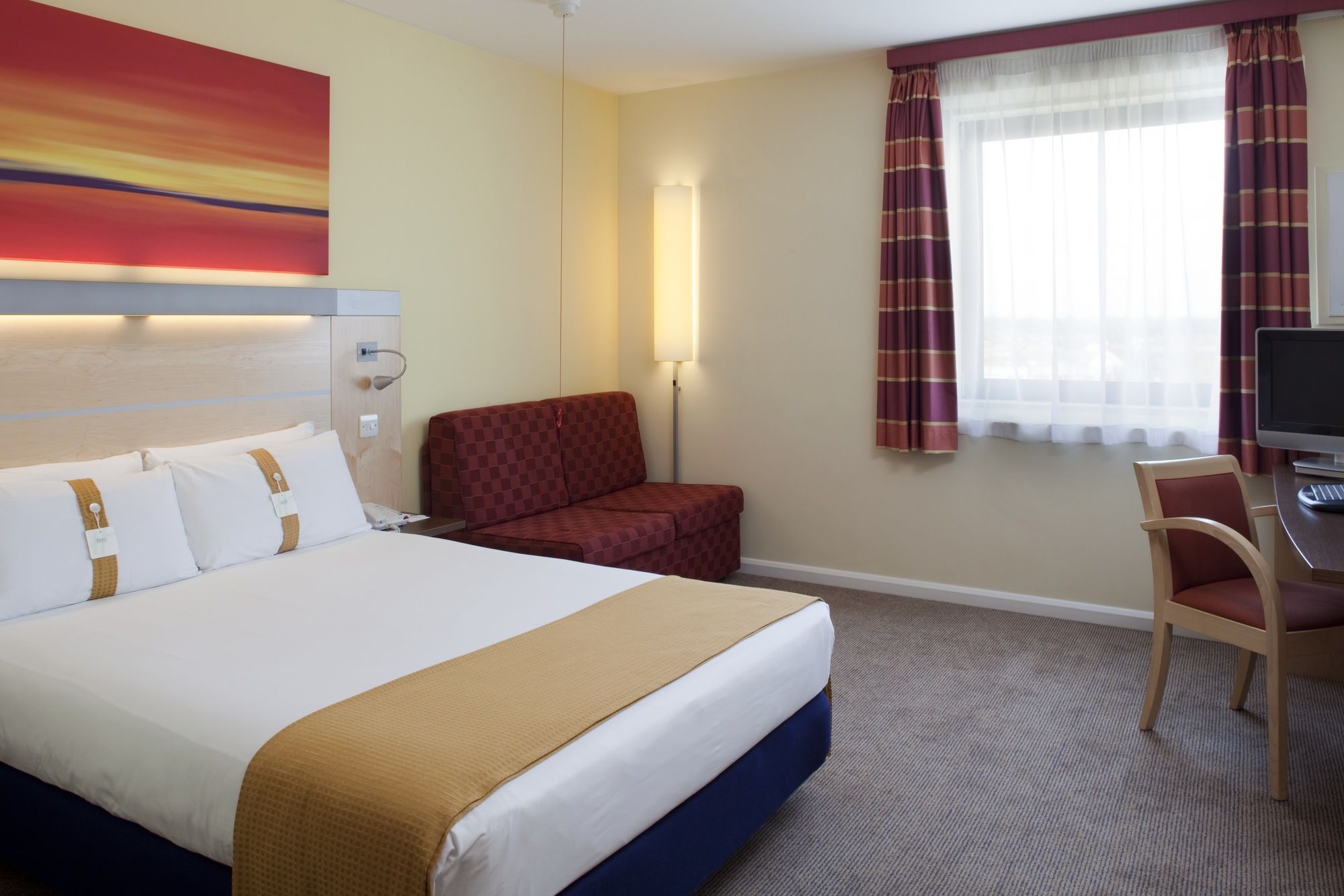 Holiday Inn Express London - Newbury Park