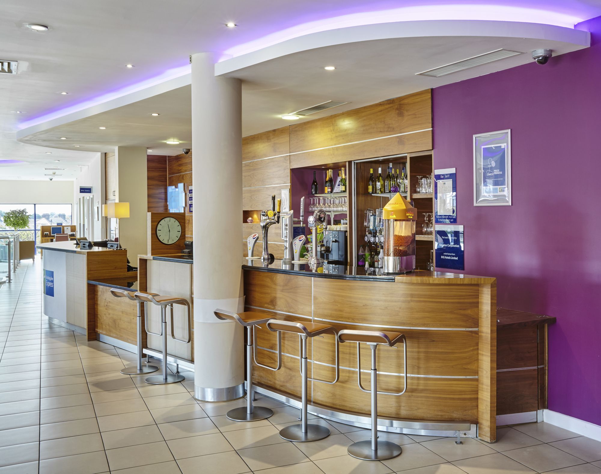 Holiday Inn Express London - Newbury Park