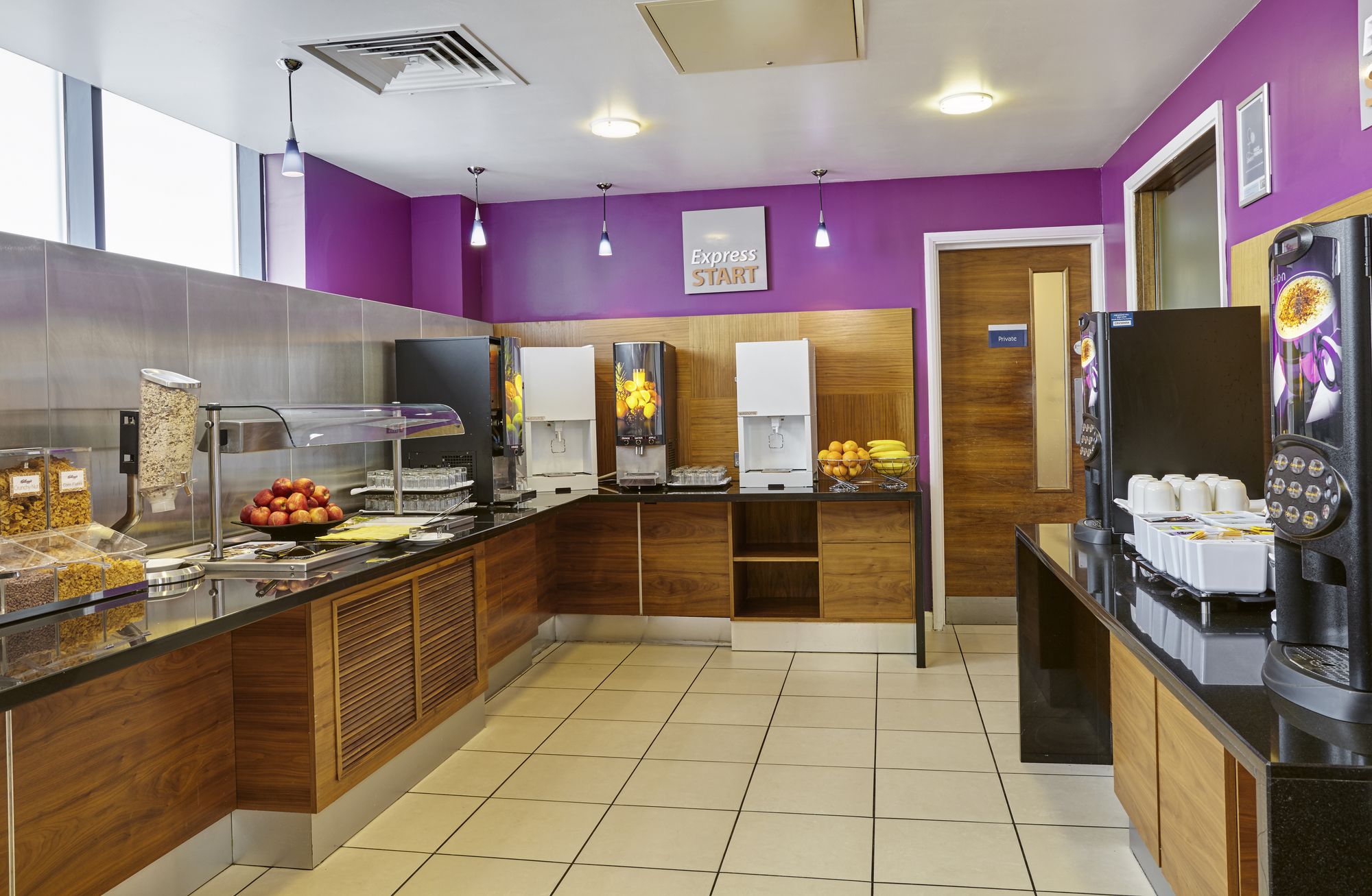 Holiday Inn Express London - Newbury Park