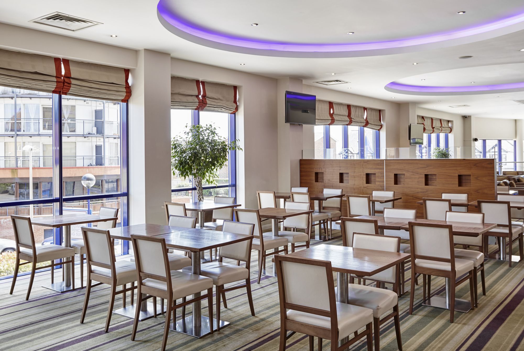 Holiday Inn Express London - Newbury Park