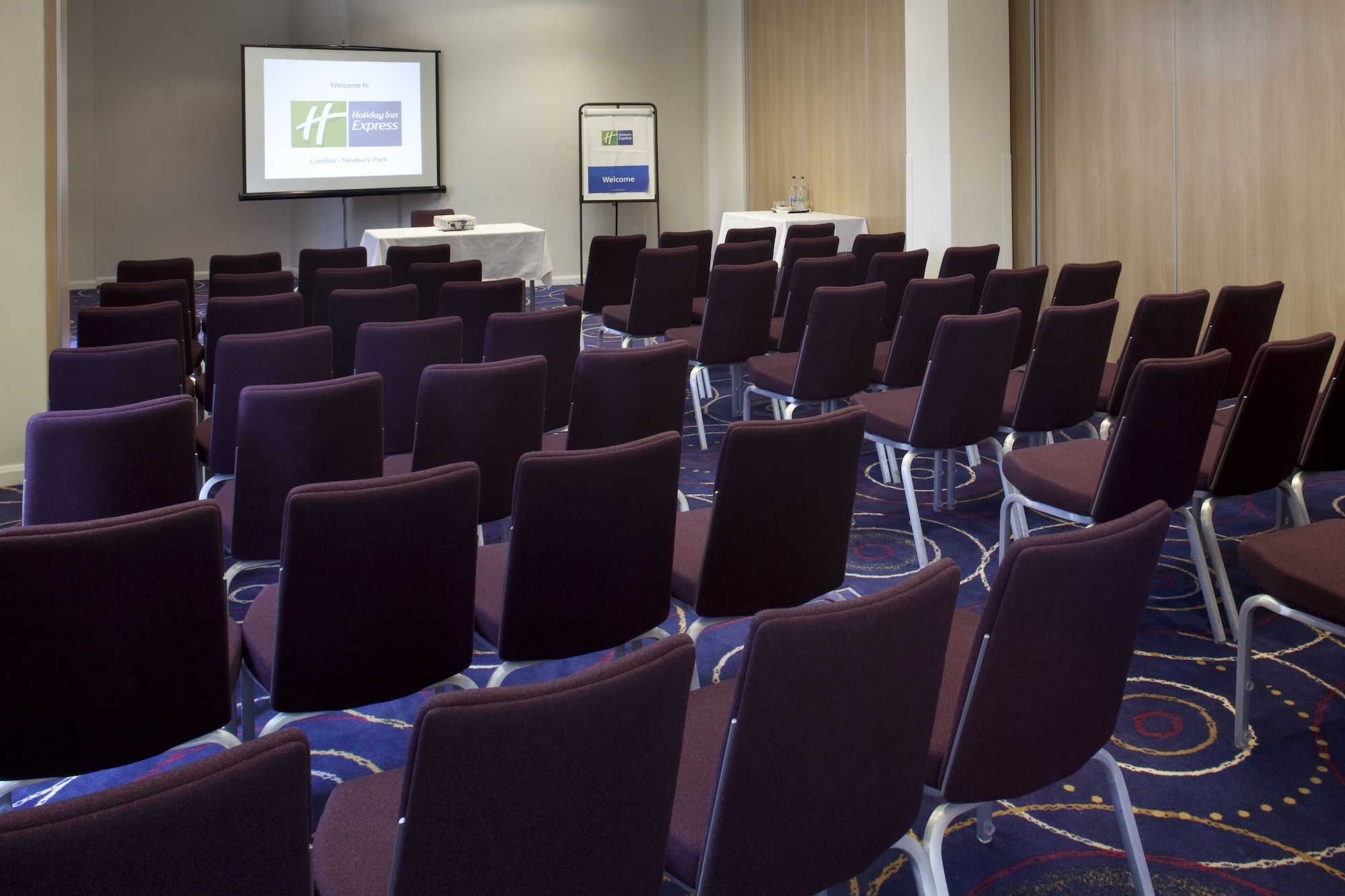 Holiday Inn Express London - Newbury Park