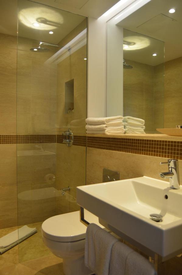 Holiday Villa Hotel & Suites