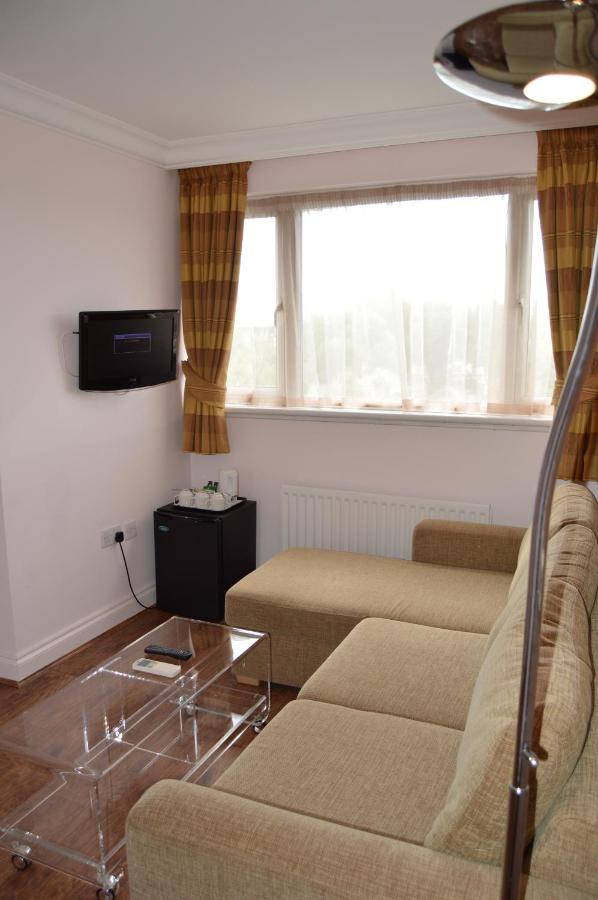 Holiday Villa Hotel & Suites
