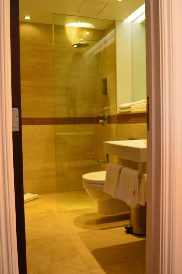 Holiday Villa Hotel & Suites