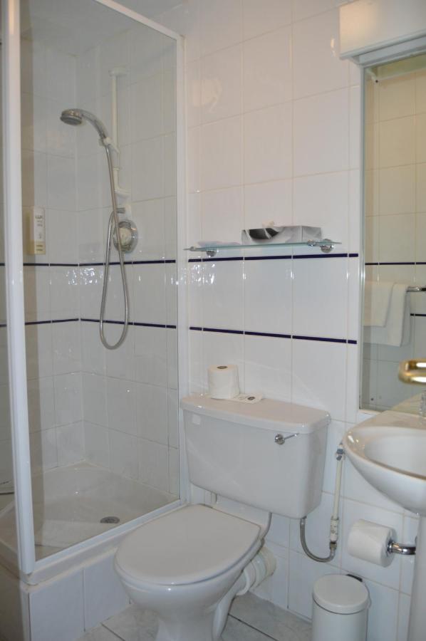 Holiday Villa Hotel & Suites