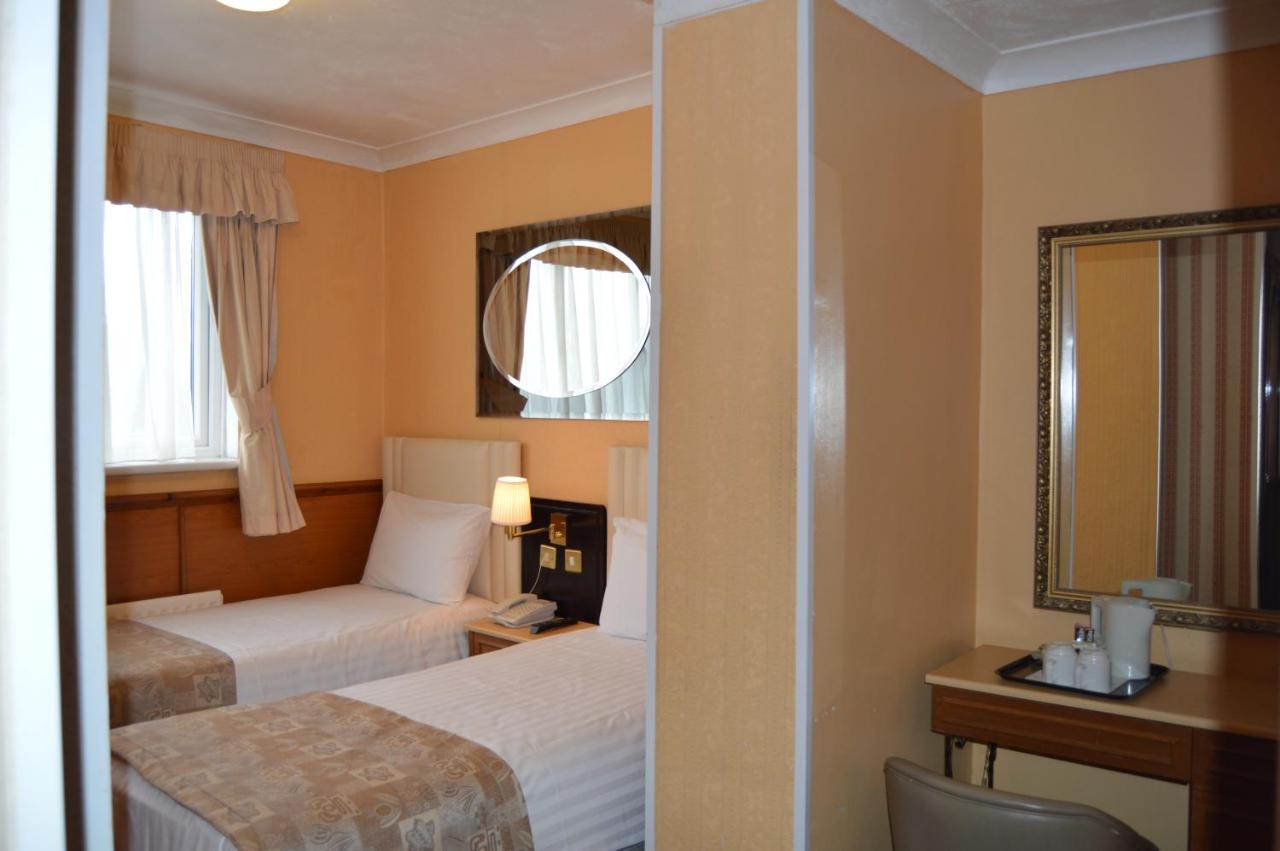 Holiday Villa Hotel & Suites