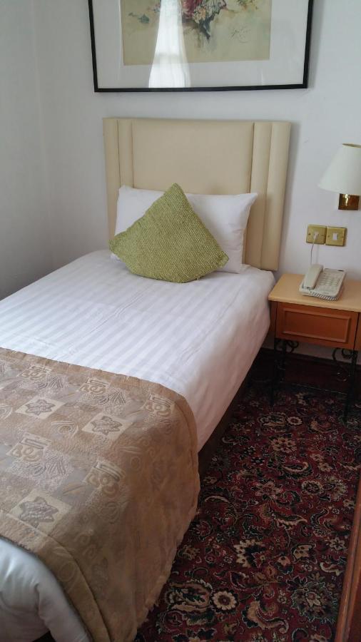 Holiday Villa Hotel & Suites