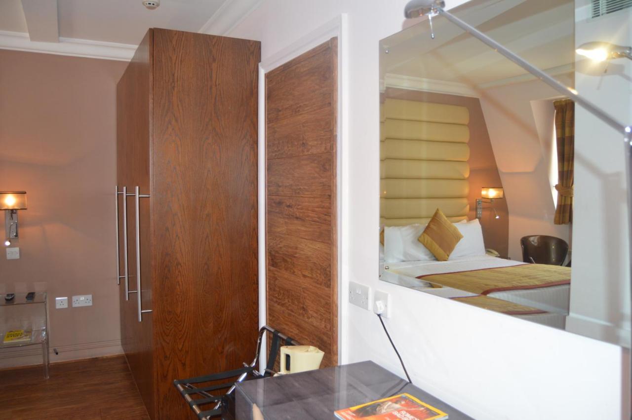 Holiday Villa Hotel & Suites