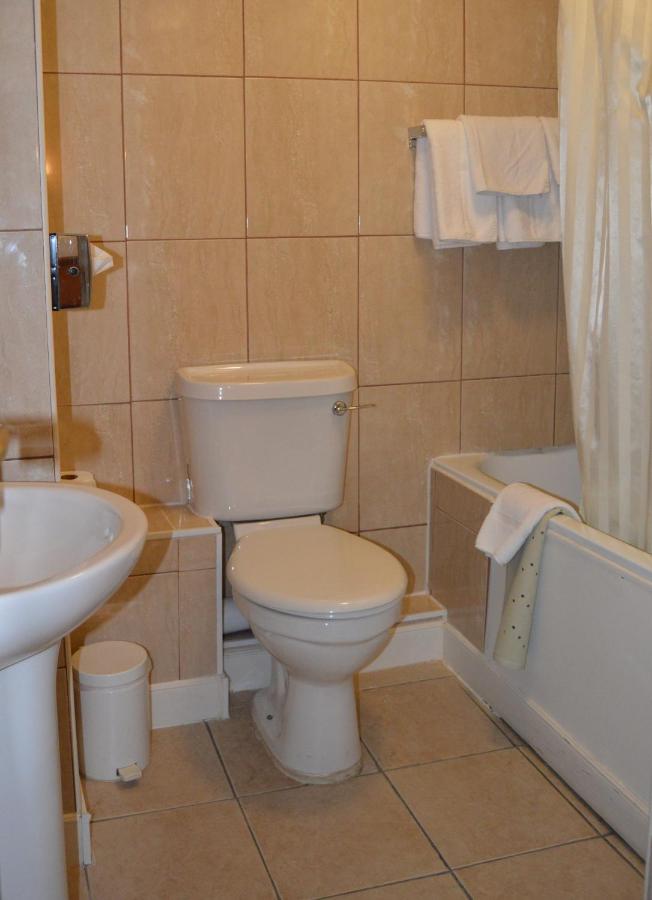 Holiday Villa Hotel & Suites