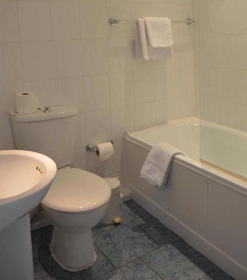Holiday Villa Hotel & Suites