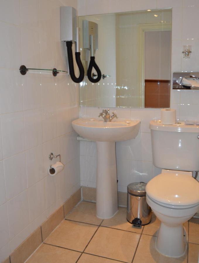Holiday Villa Hotel & Suites