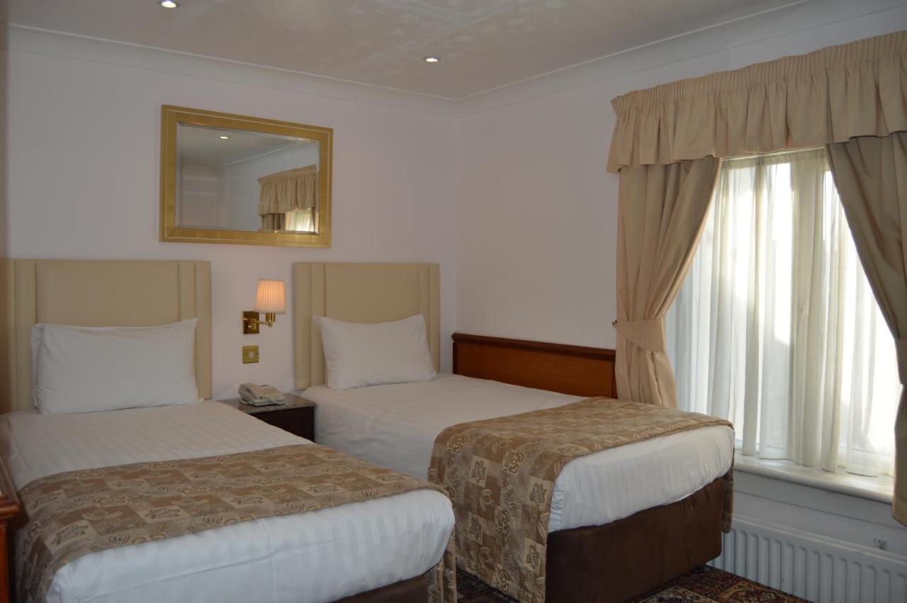 Holiday Villa Hotel & Suites