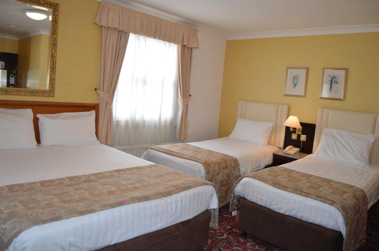 Holiday Villa Hotel & Suites