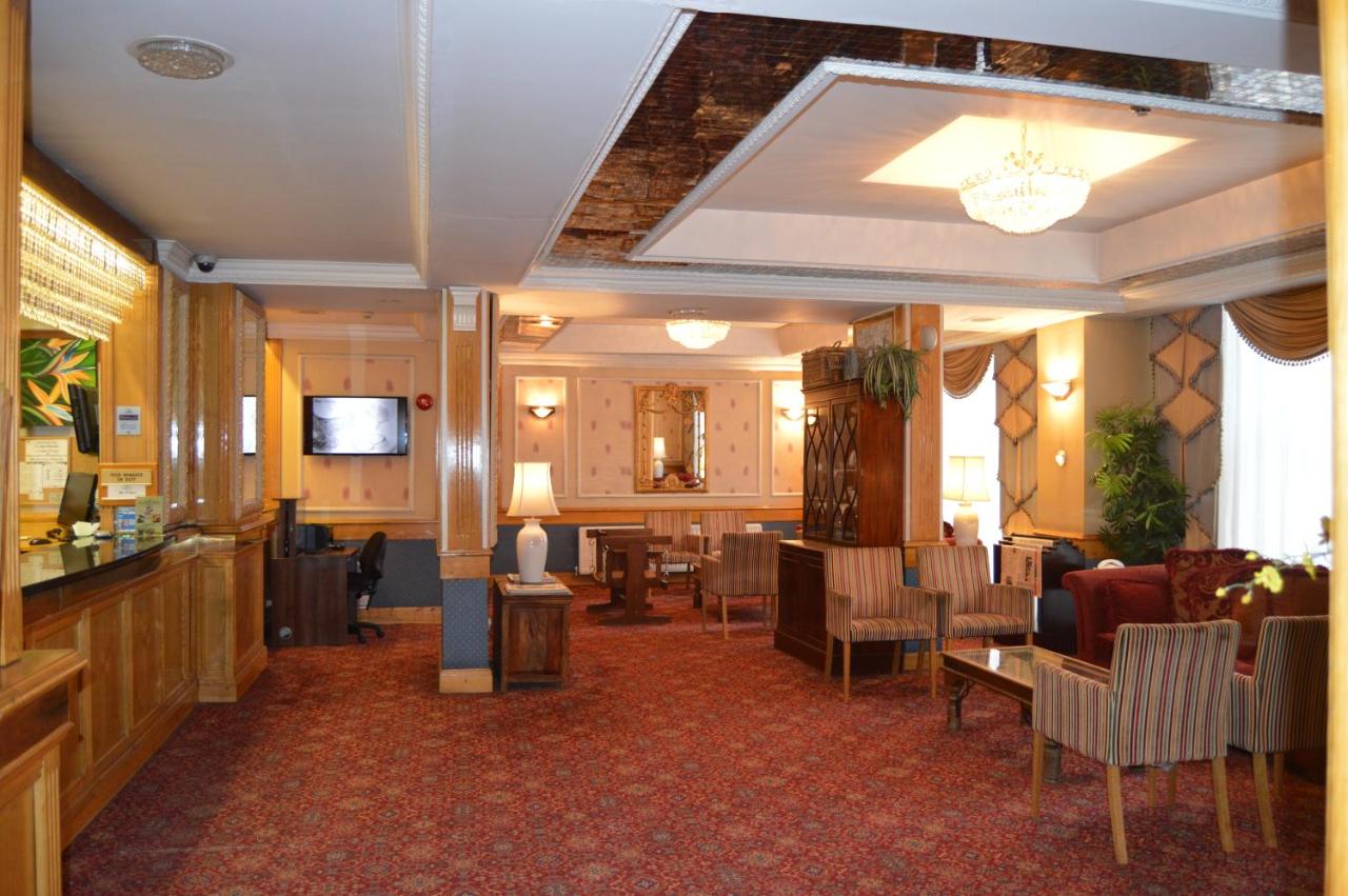 Holiday Villa Hotel & Suites