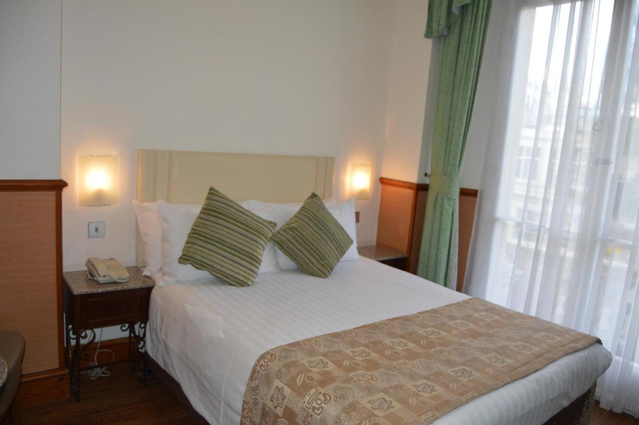 Holiday Villa Hotel & Suites
