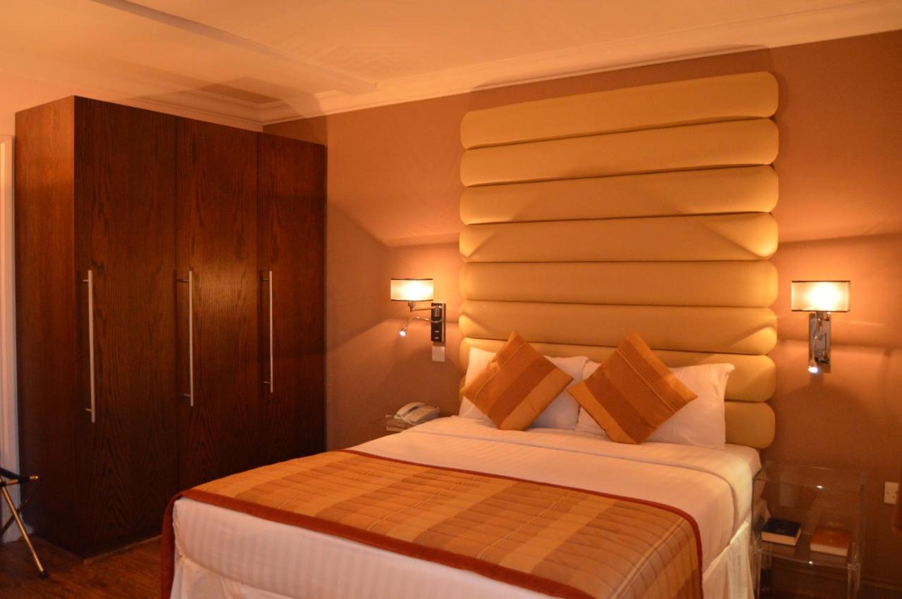 Holiday Villa Hotel & Suites