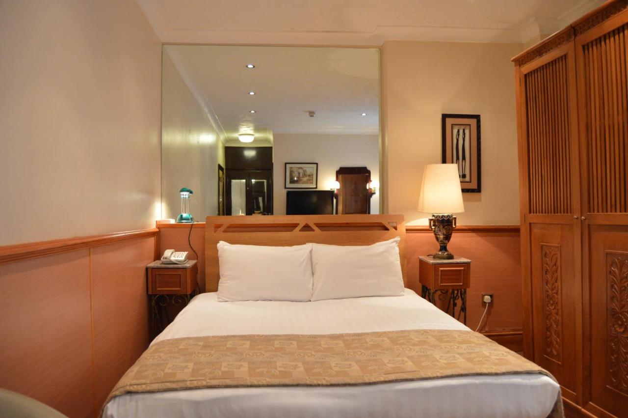 Holiday Villa Hotel & Suites