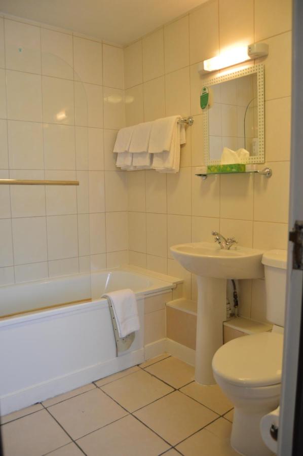Holiday Villa Hotel & Suites