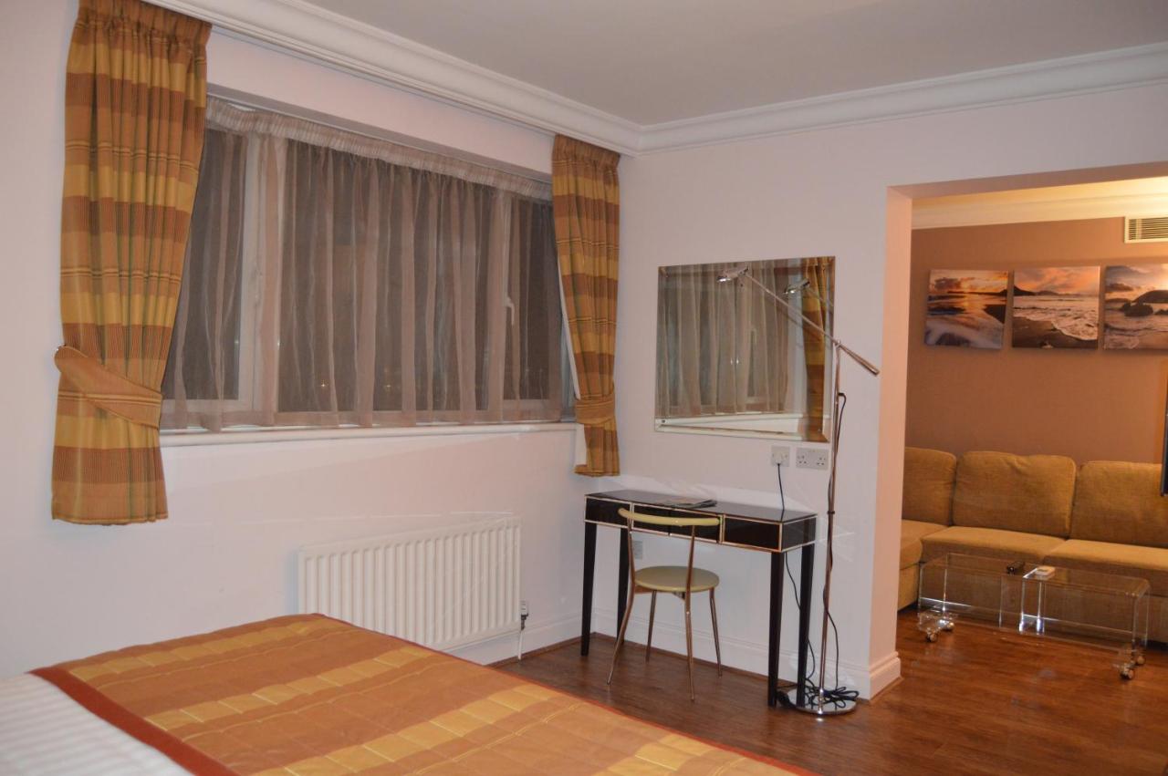 Holiday Villa Hotel & Suites