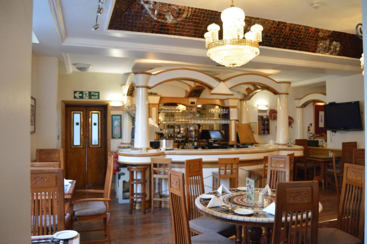 Holiday Villa Hotel & Suites