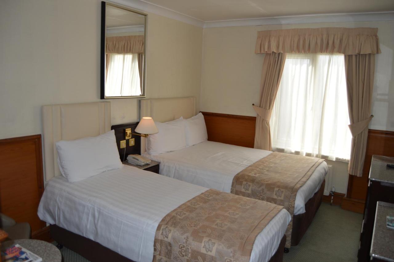 Holiday Villa Hotel & Suites