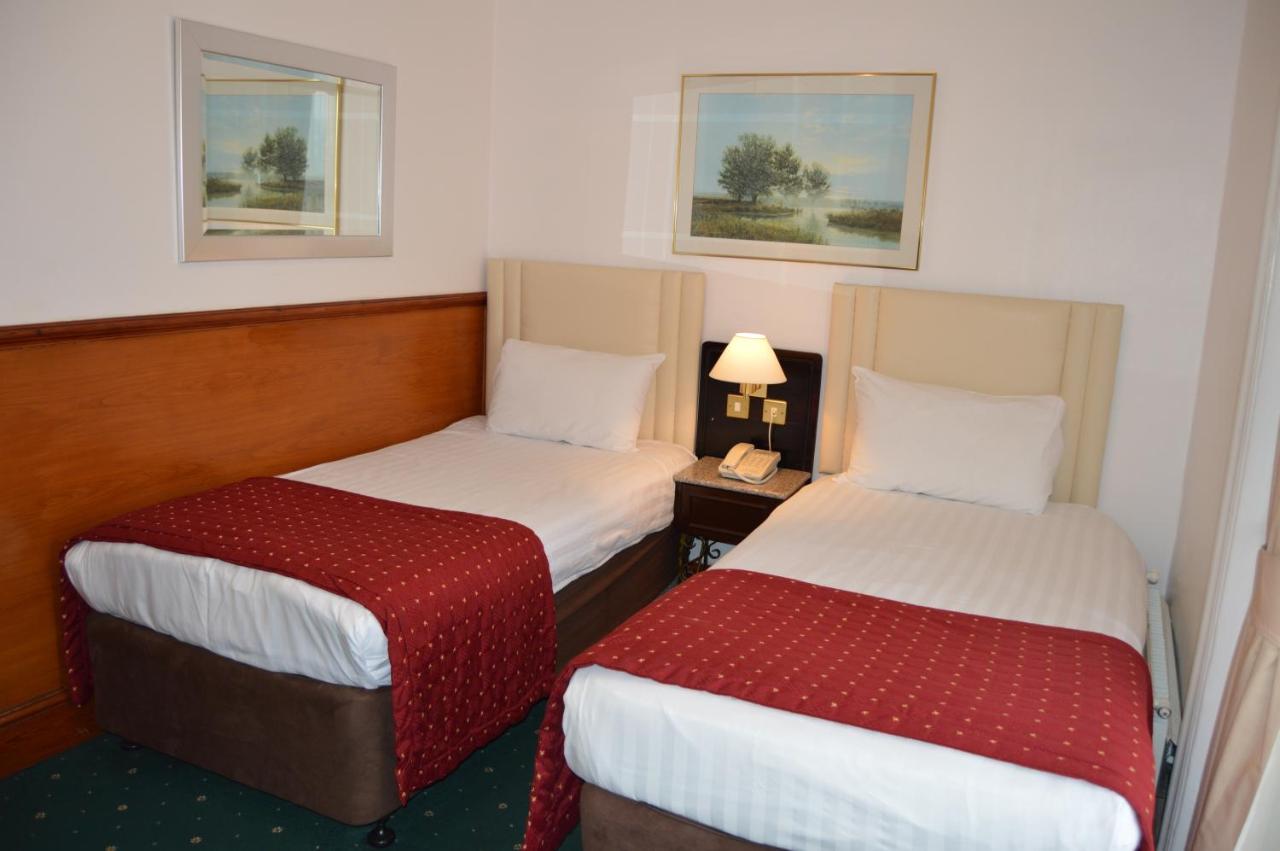 Holiday Villa Hotel & Suites