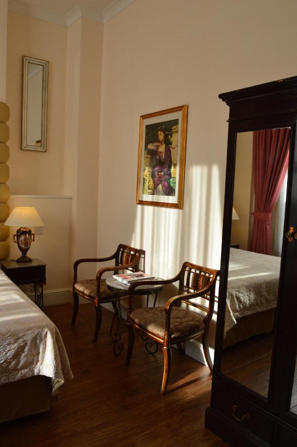 Holiday Villa Hotel & Suites