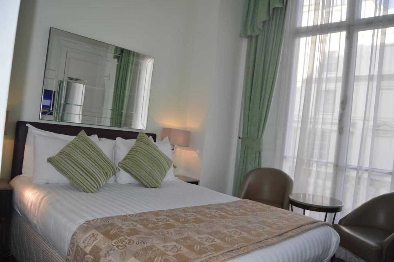 Holiday Villa Hotel & Suites