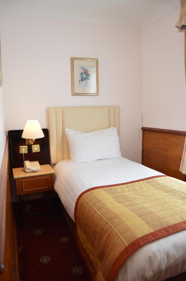 Holiday Villa Hotel & Suites