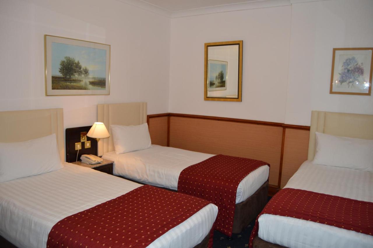 Holiday Villa Hotel & Suites