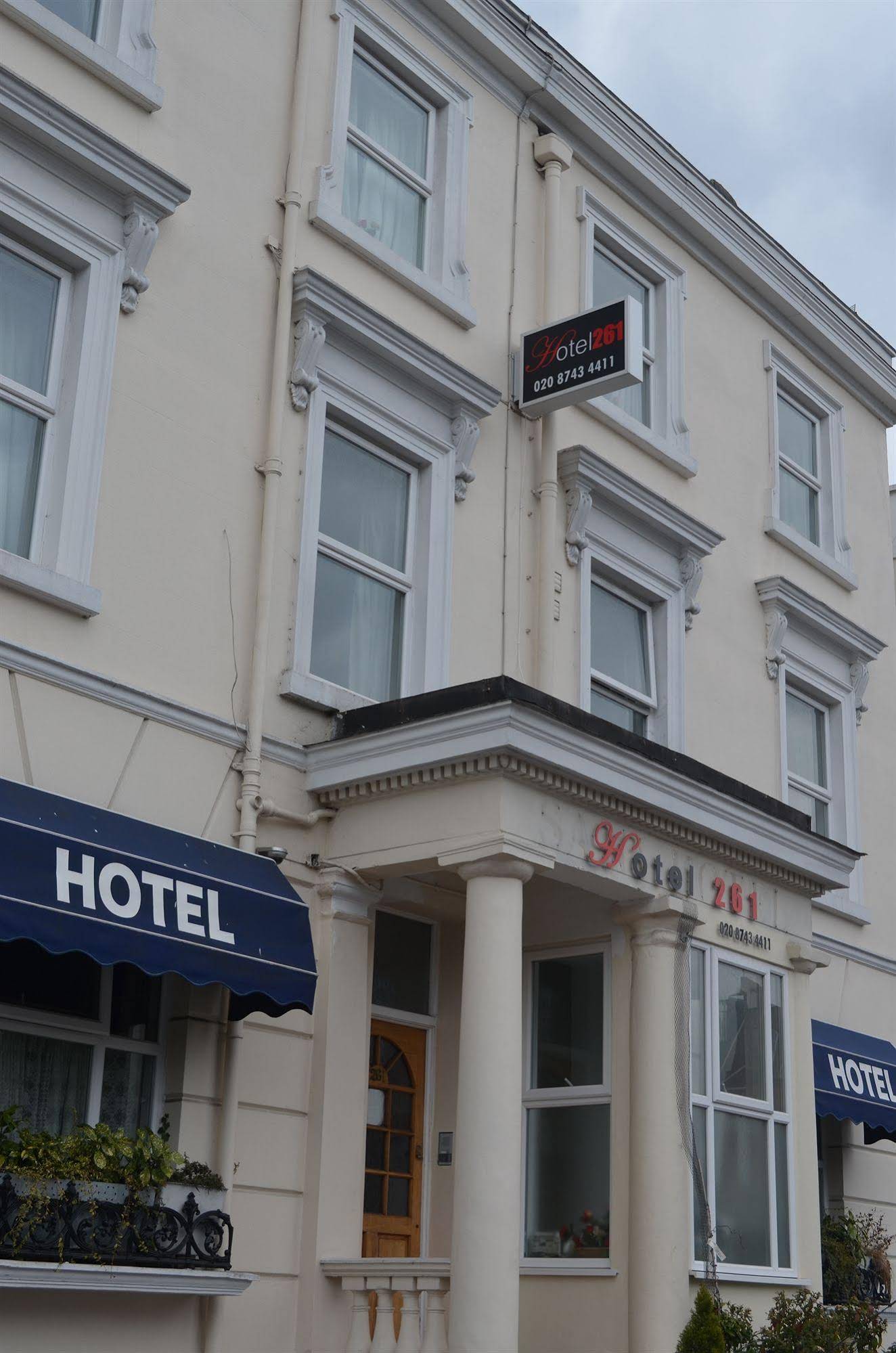 Hotel 261