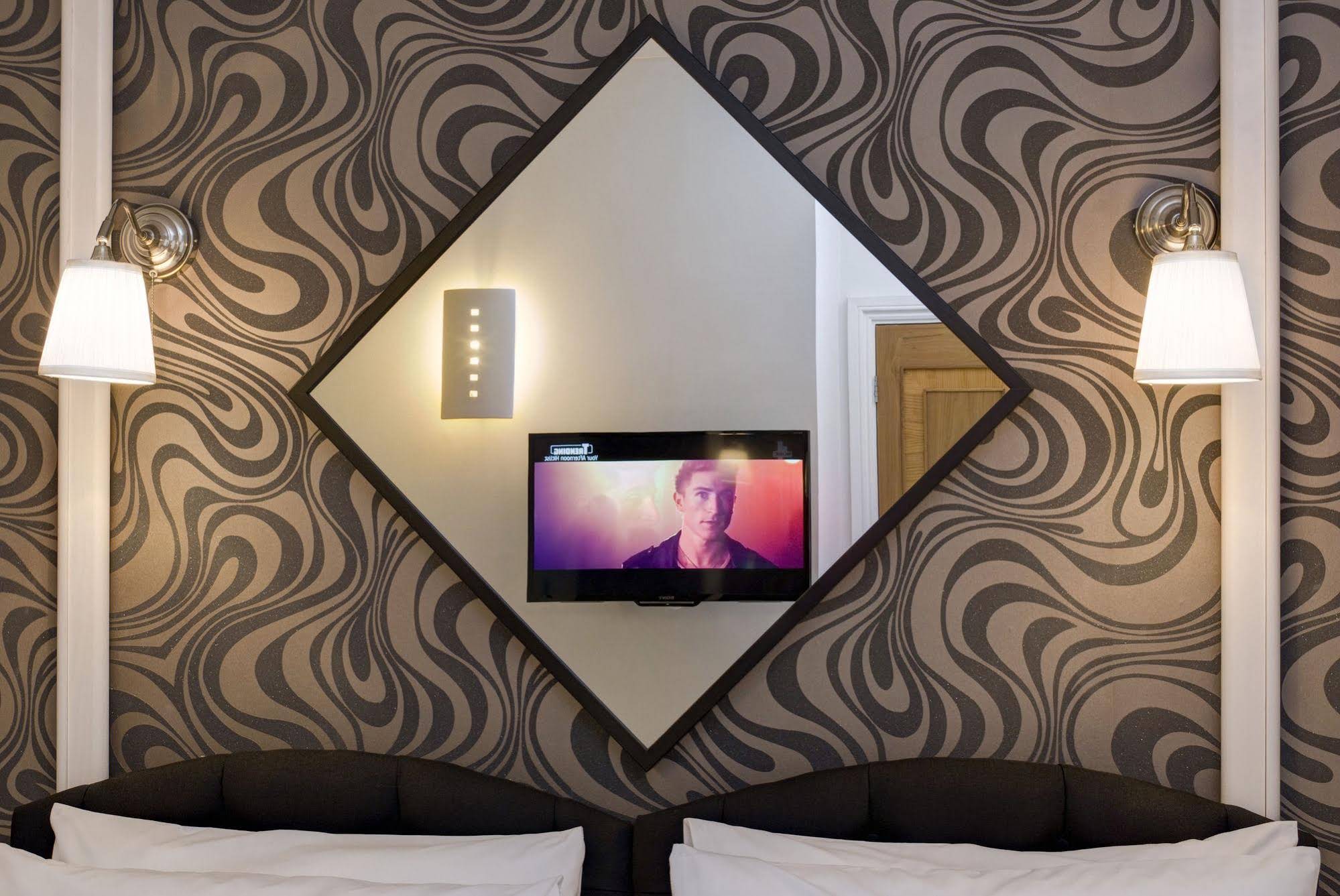 Hotel 82 London