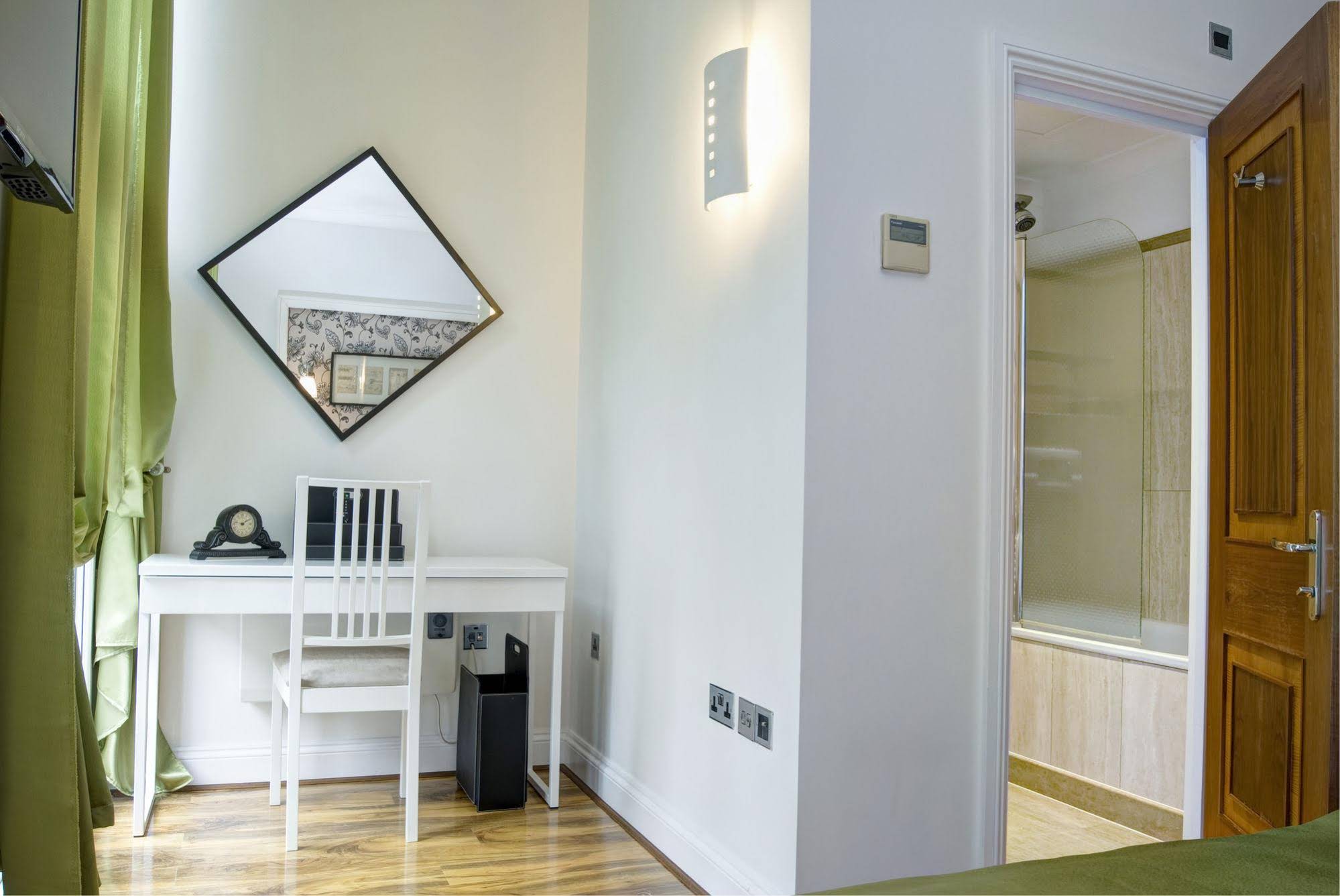 Hotel 82 London