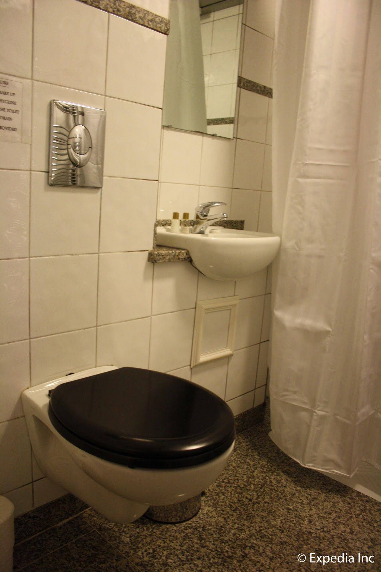 Howard Winchester Hotel