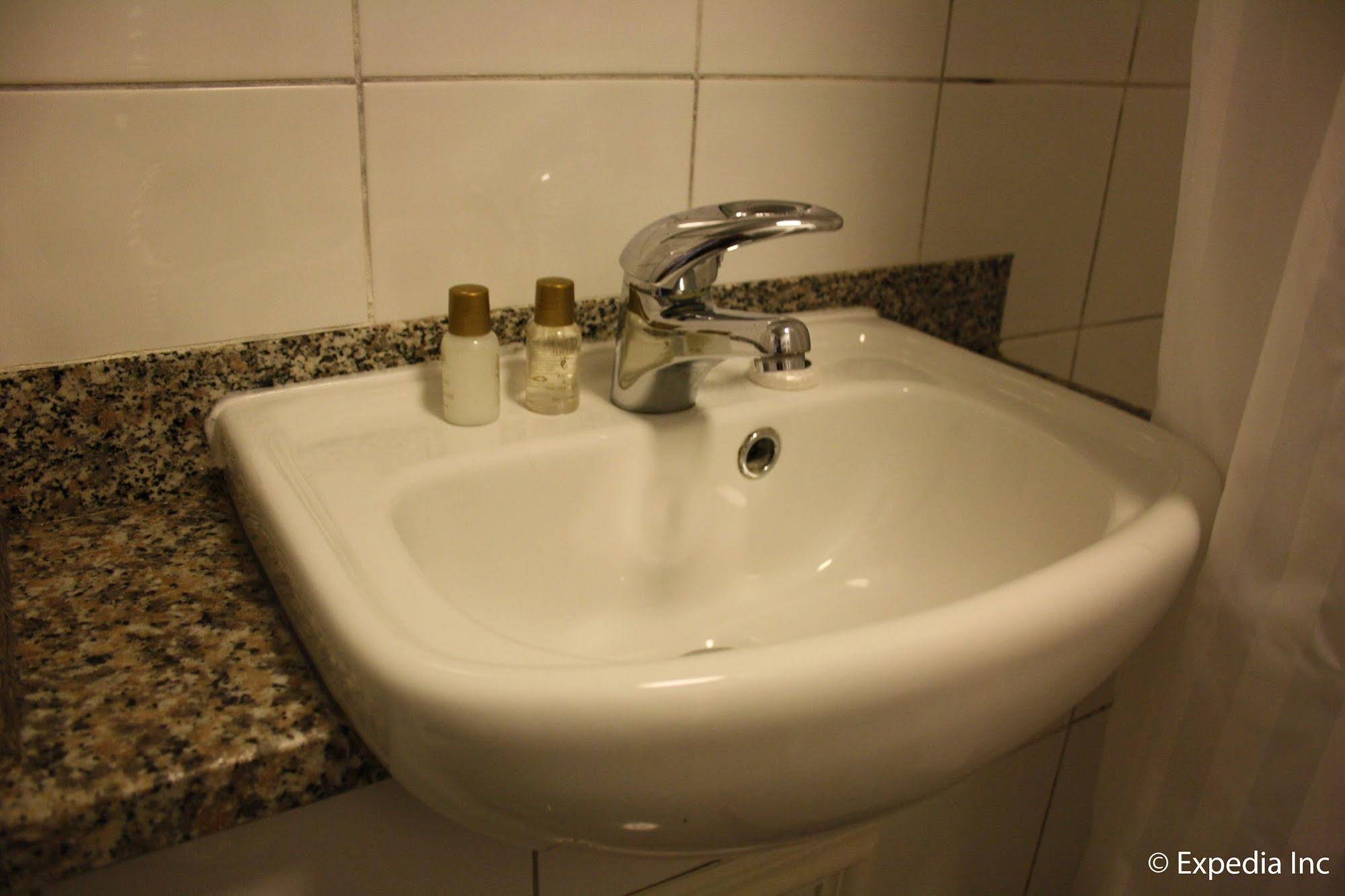 Howard Winchester Hotel