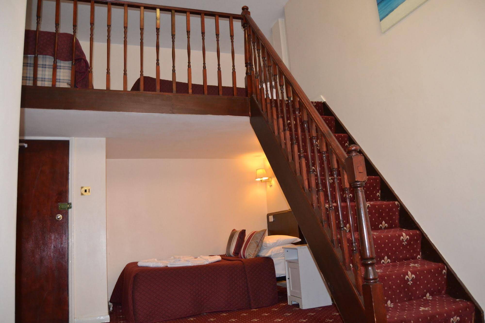 Hyde Park Court Hotel