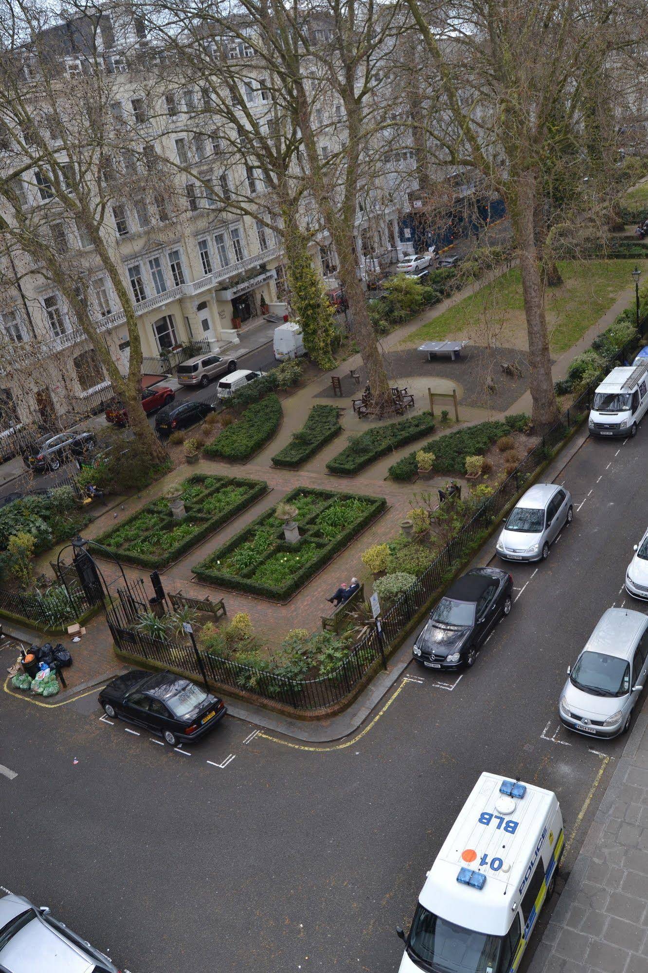 Hyde Park Court Hotel