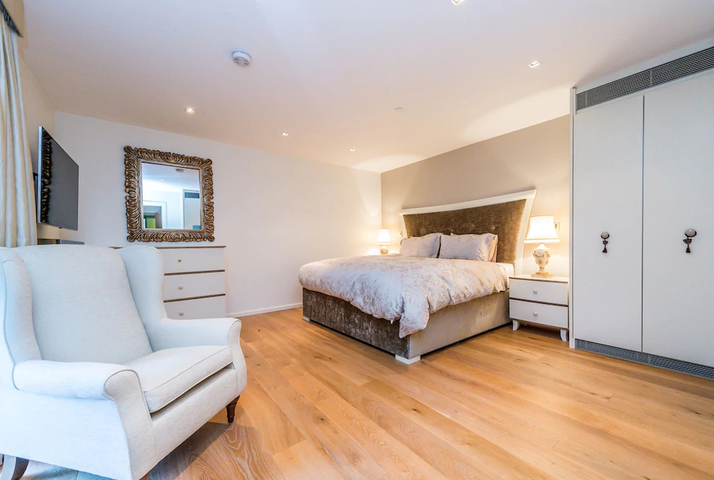 Hyde Park Luxe