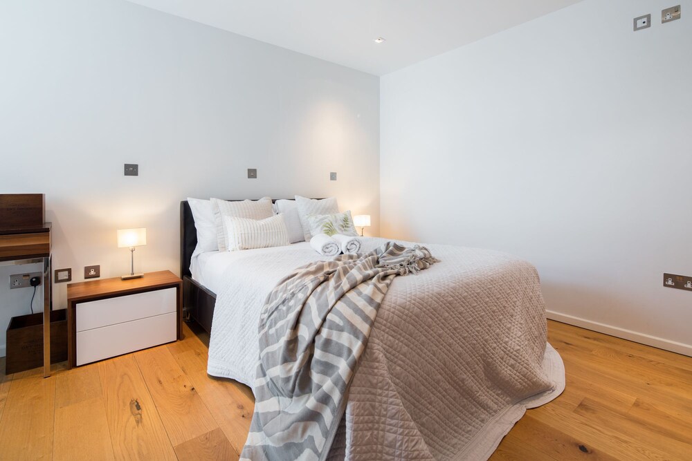 Hyde Park Luxe