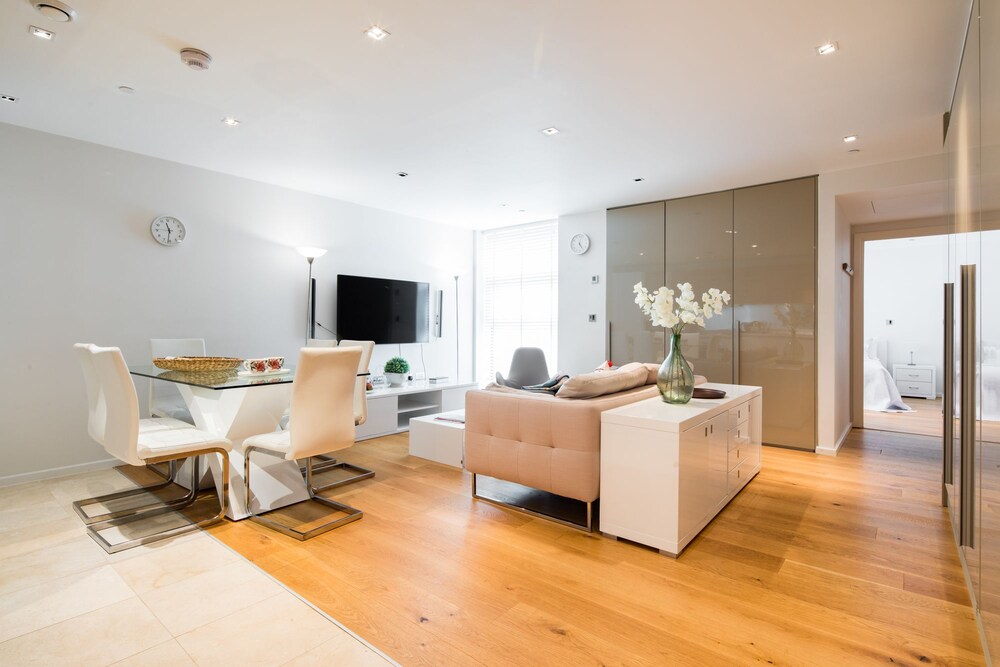 Hyde Park Luxe
