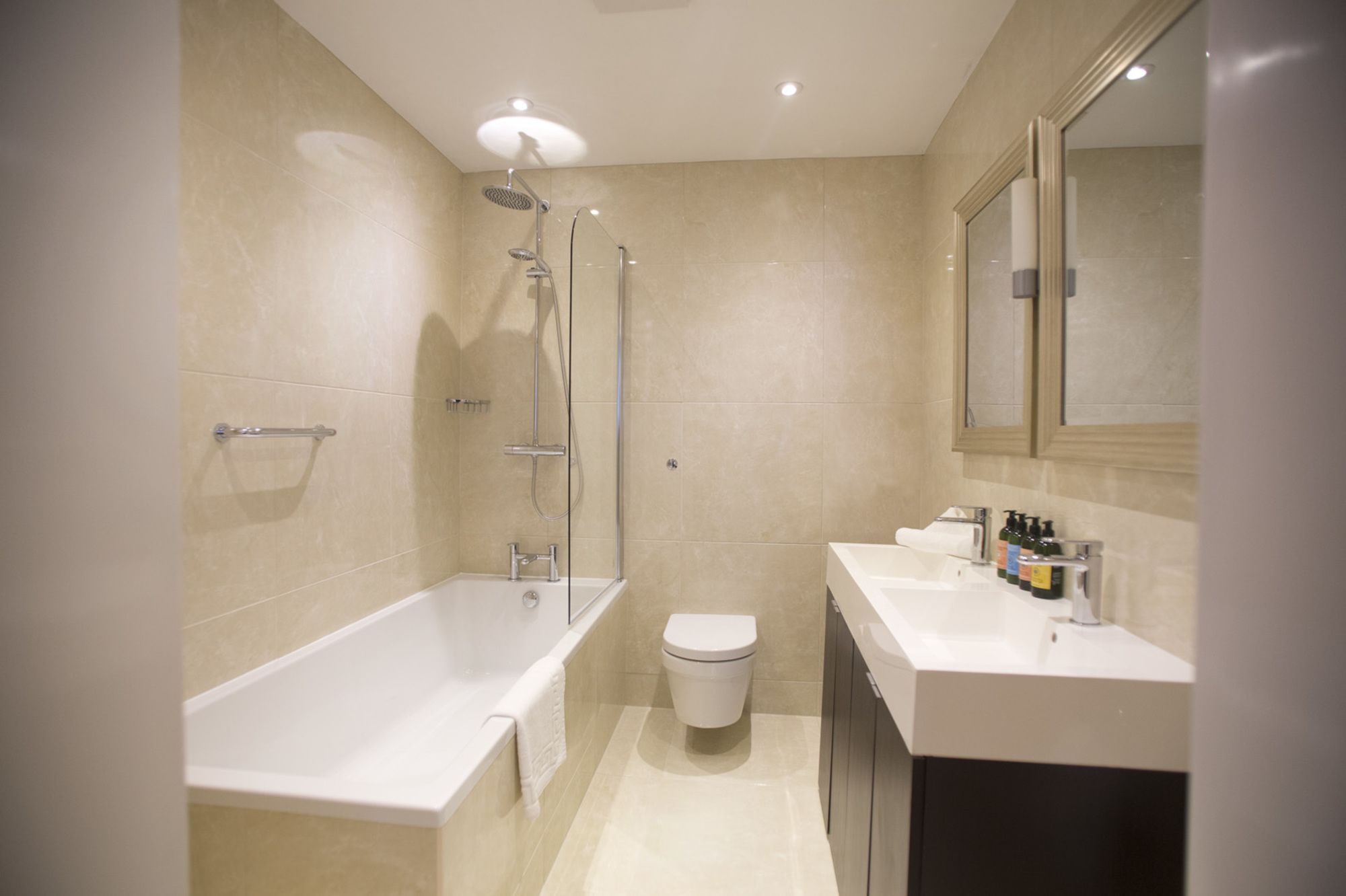 Lansbury Heritage Hotel