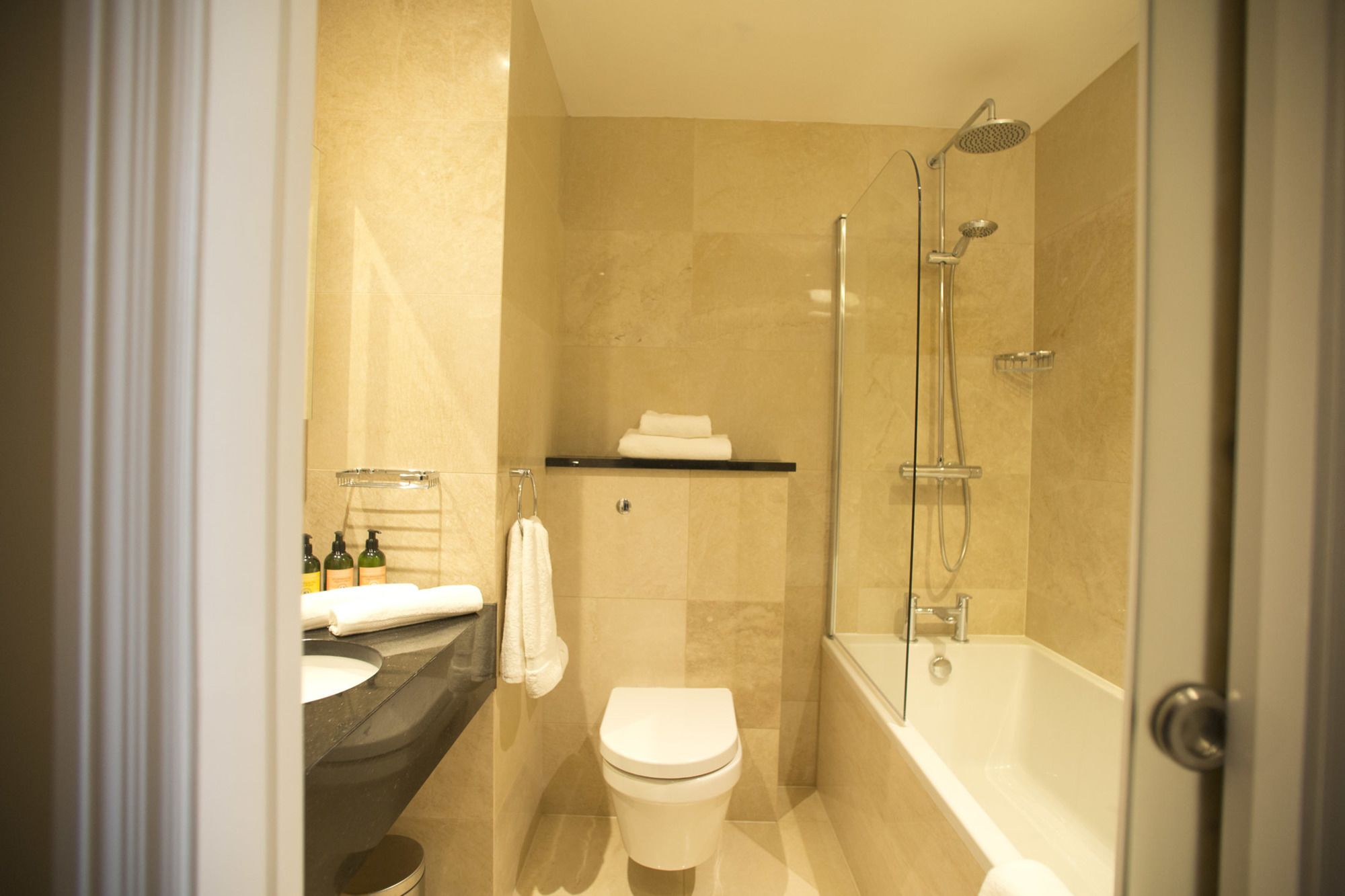Lansbury Heritage Hotel