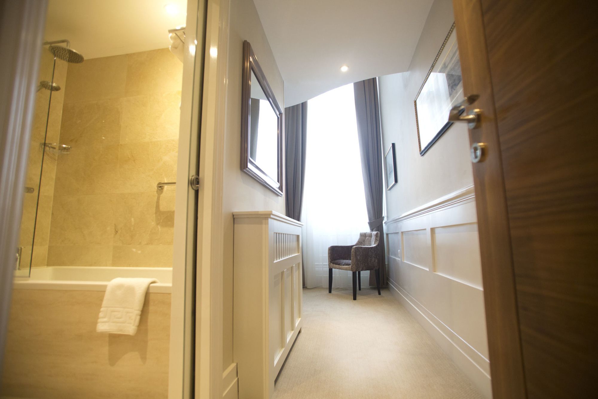 Lansbury Heritage Hotel